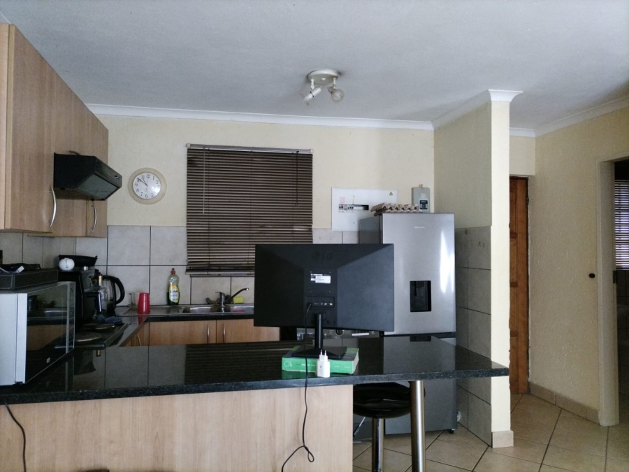 1 Bedroom Property for Sale in Waterval East North West
